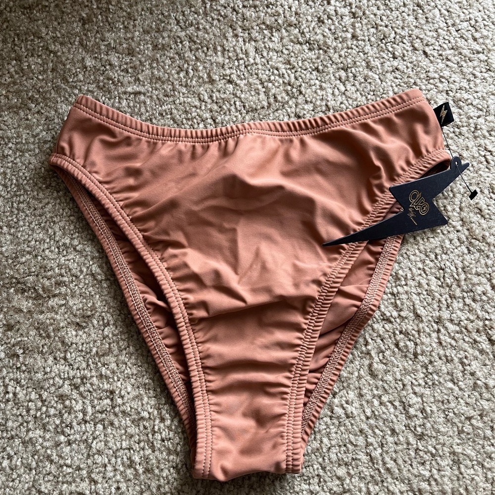 Cleo the Hurricane ESSENTIAL HIGH RIDER HOT PANTS in Rose Dawn